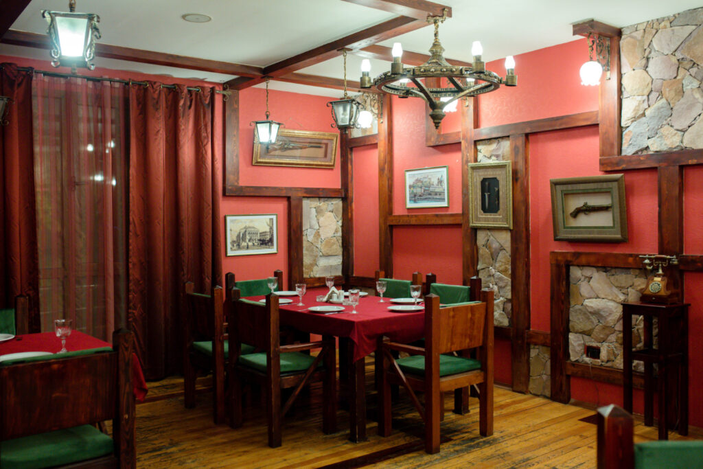 The History of the Oldest Restaurant in America
